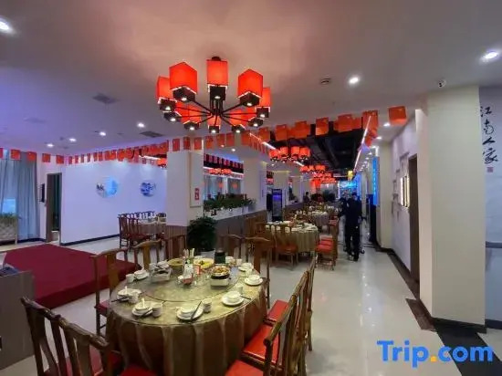 Vienna Hotel (Yueyang Chenglingji Xingang Bonded Area)