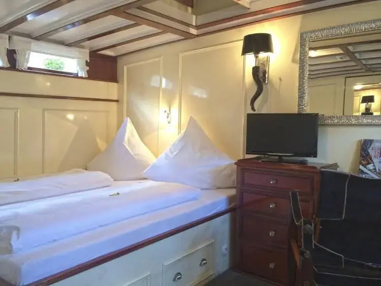 Hotelschiff Nedeva Bremen