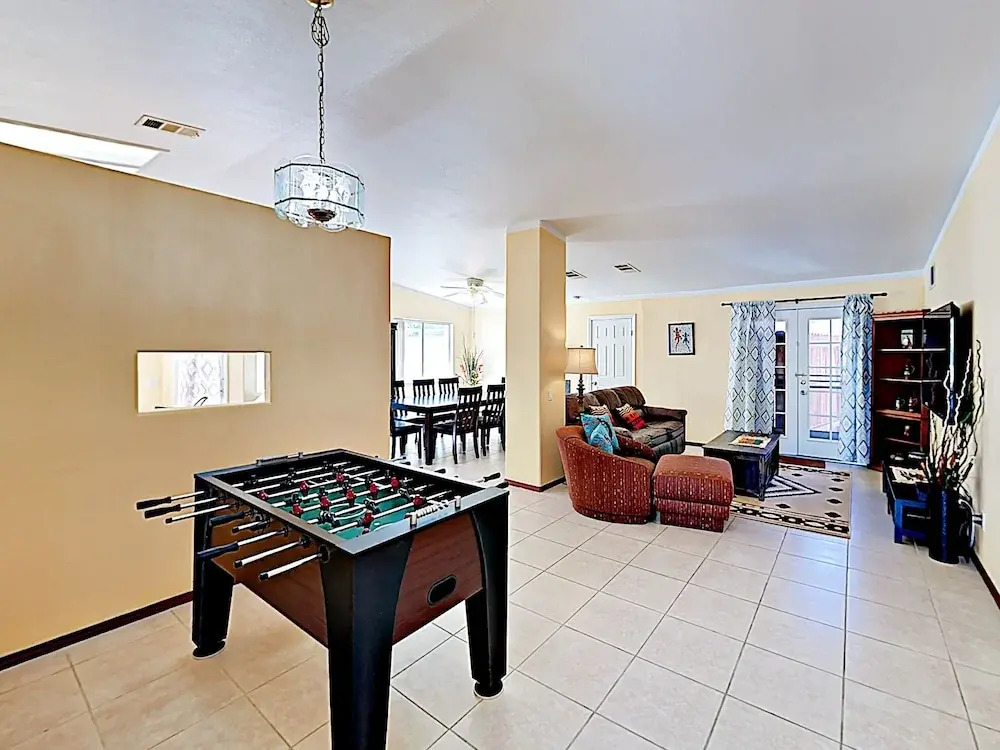 Desert Oasis W/ Private Pool & Spa 4 Bedroom Home