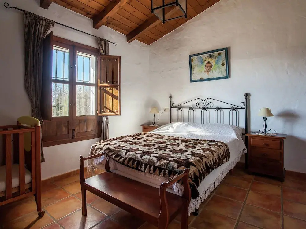Spacious Cottage with Pool