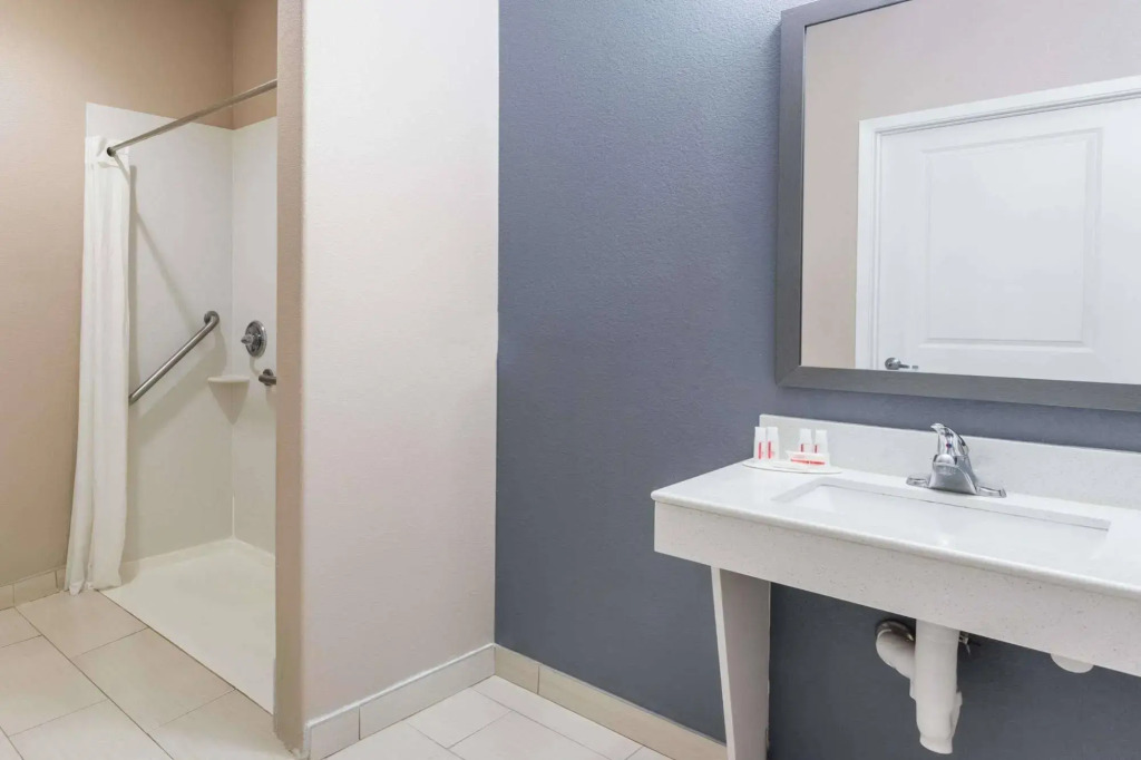 Atria Inn & Suites