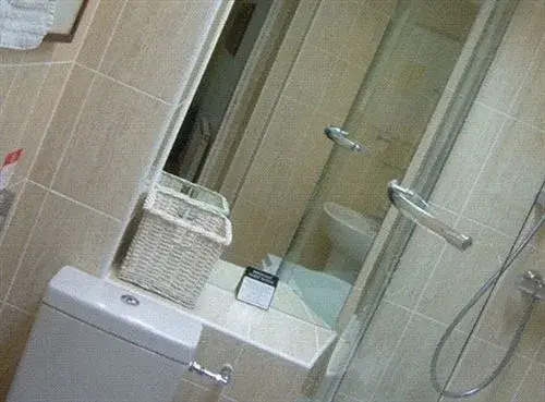 Bath House Hotel & Restaurant