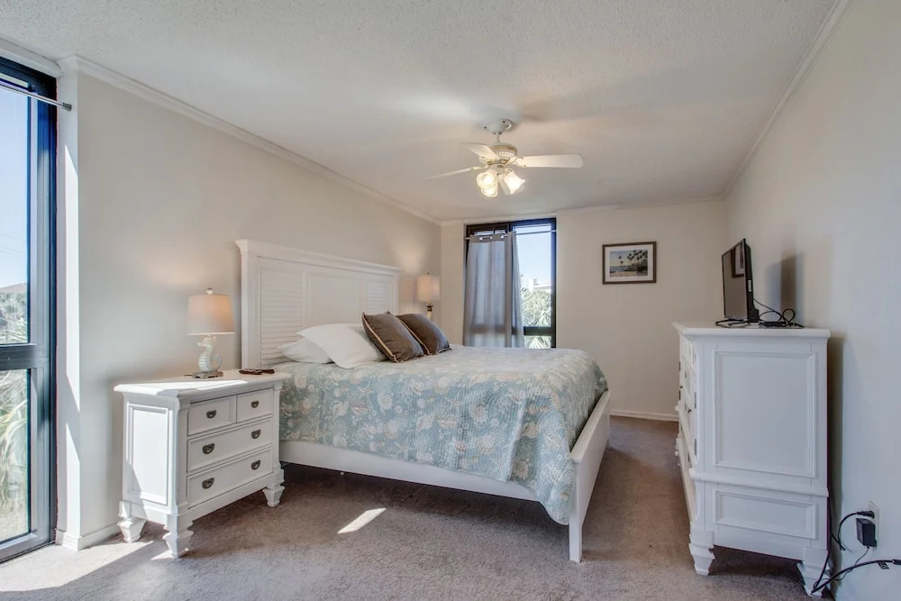 Enclave 202a 2 Bedroom Condo by RedAwning