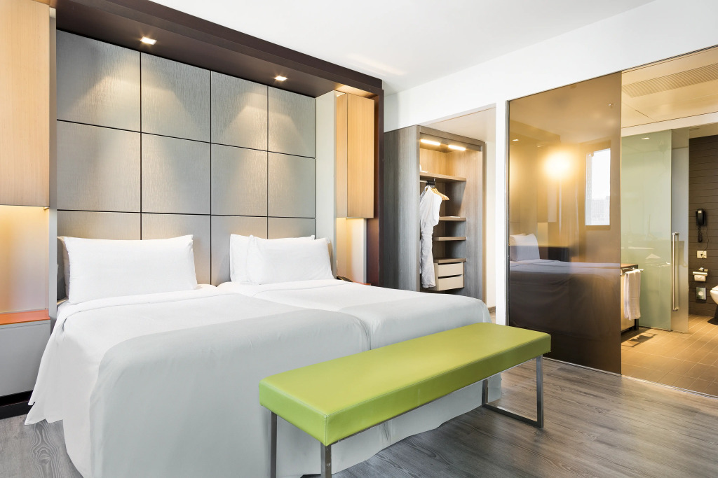 Отель Barcelona Condal Mar Affiliated by Meliá