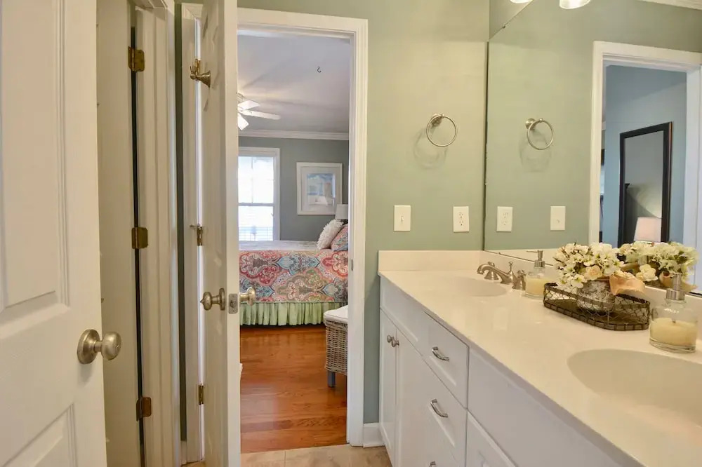 1 Block To Beach! Ocean-view Oak Island 4 Bedroom Home