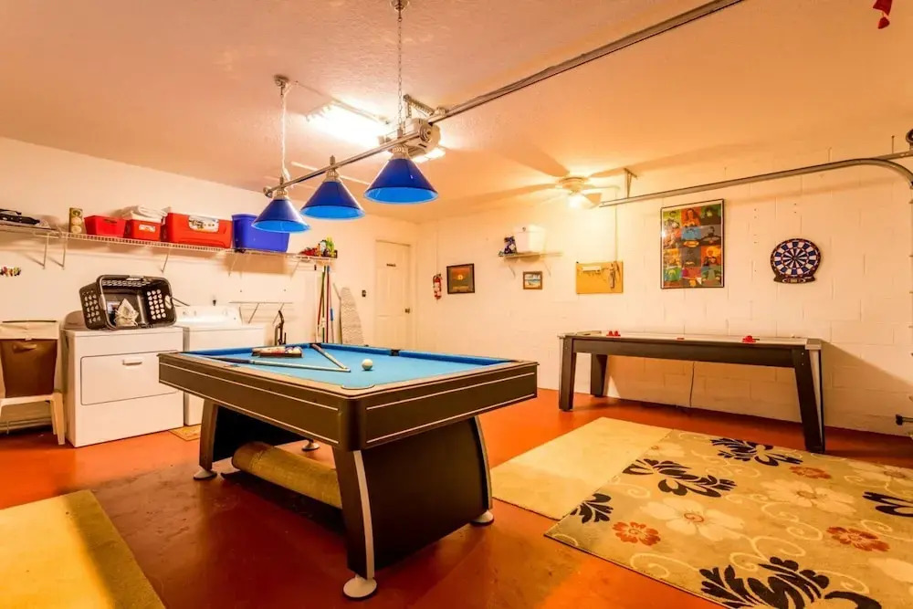 Amazing Modern 5 bed Villa With South Facing Pool Overlooking Conservation and Woodland