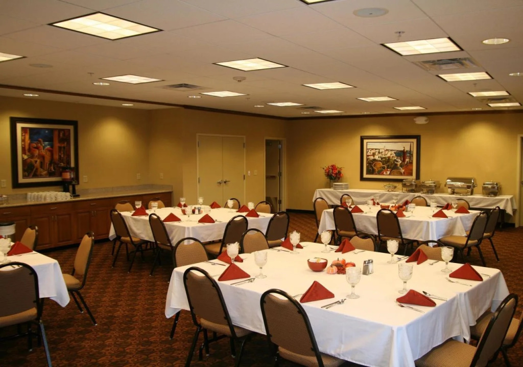 Hampton Inn & Suites Warren