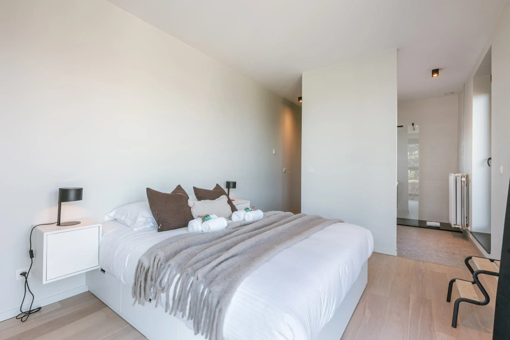 Spacious Apartment With Beautiful Terrace Near Ghent