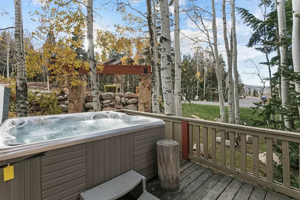 Mountain Modern Retreat Hot Tub 3 Bedroom Condo