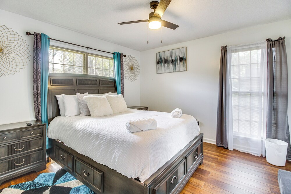 Pool + Gameroom: Family Fun Retreat in Hinesville!