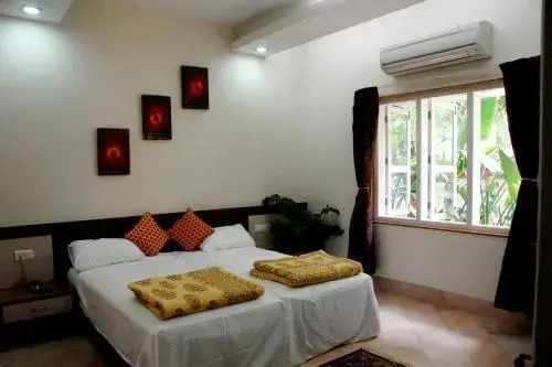 Jewelz6 Hotel