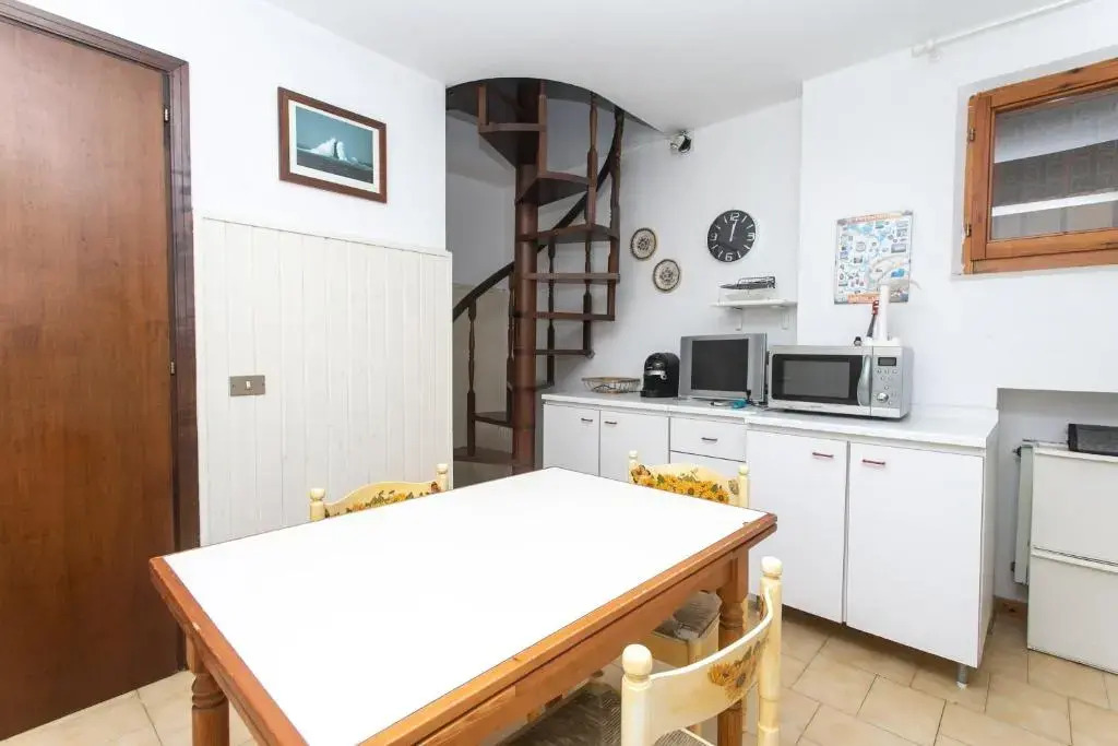 N215 - Numana, trilocale con portico