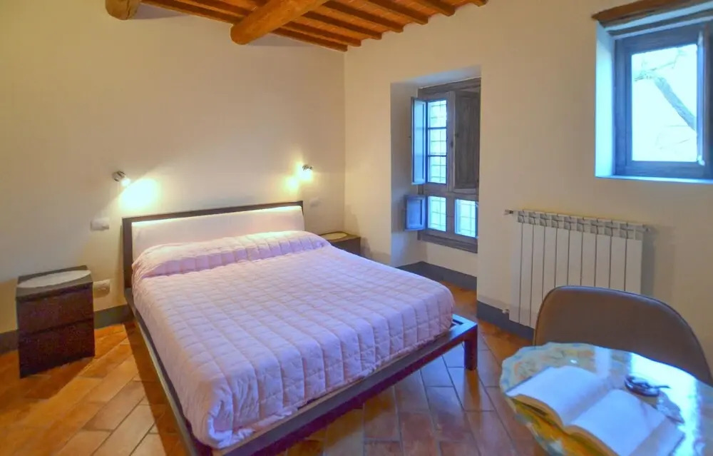 Nice Home in Capolona With 8 Bedrooms, Wifi and Private Swimming Pool