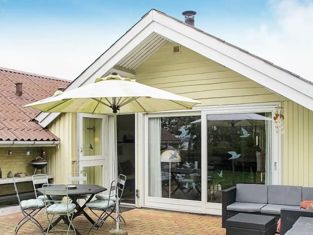 Seaside Holiday Home for 4 in Askeby