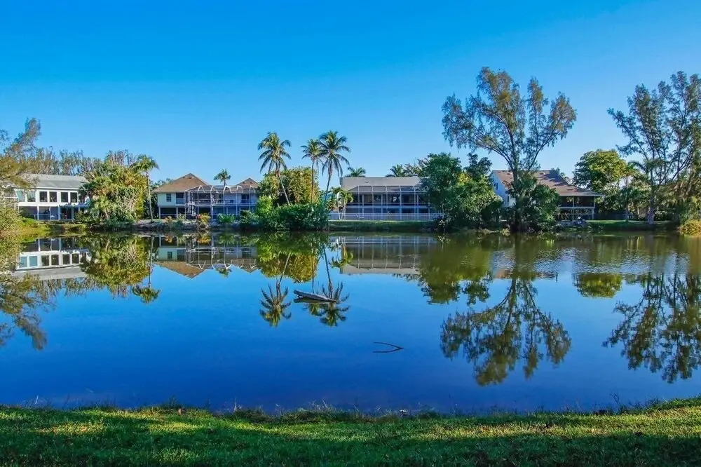 The Lakeside Beach 2 Bedroom Home