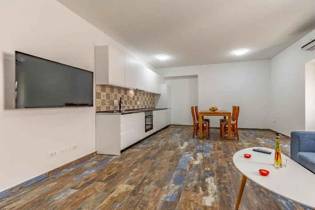 Apartments Larst