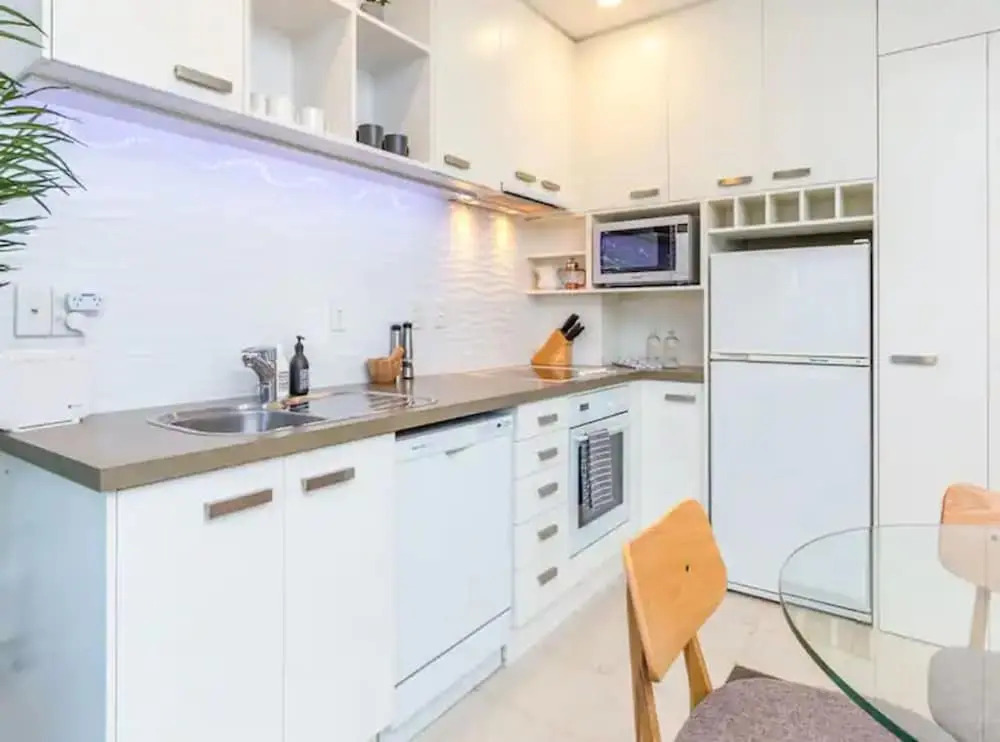 Cozy City Apt | Pool, Gym & View | Zodiak Stays