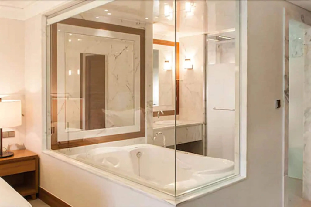 Pinegrove Hotel
