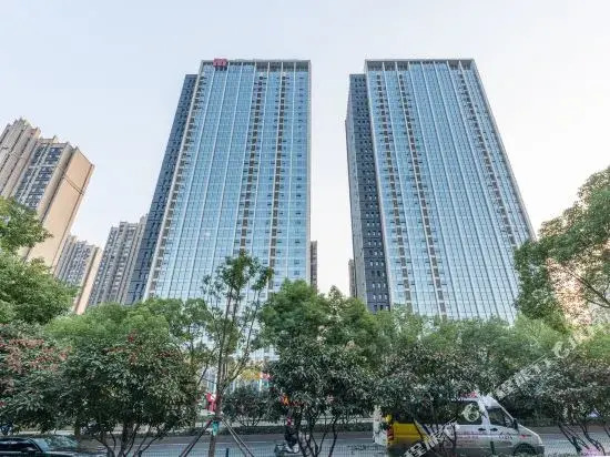Huarong Hotel (Wuhan University Donghu Branch)