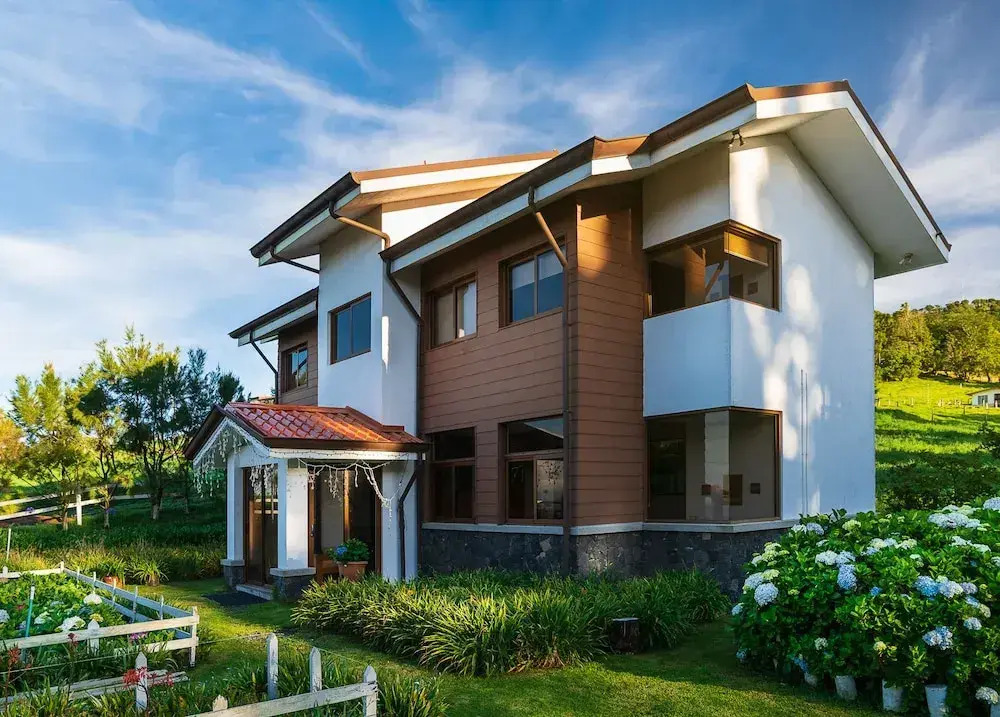 Altura Hotel