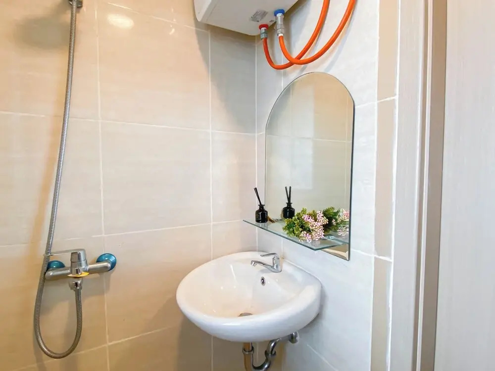 Comfy Stay Studio Room At Meikarta Apartment