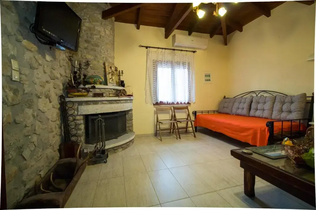 Laconian Collection 'Vilitsa At Parori'