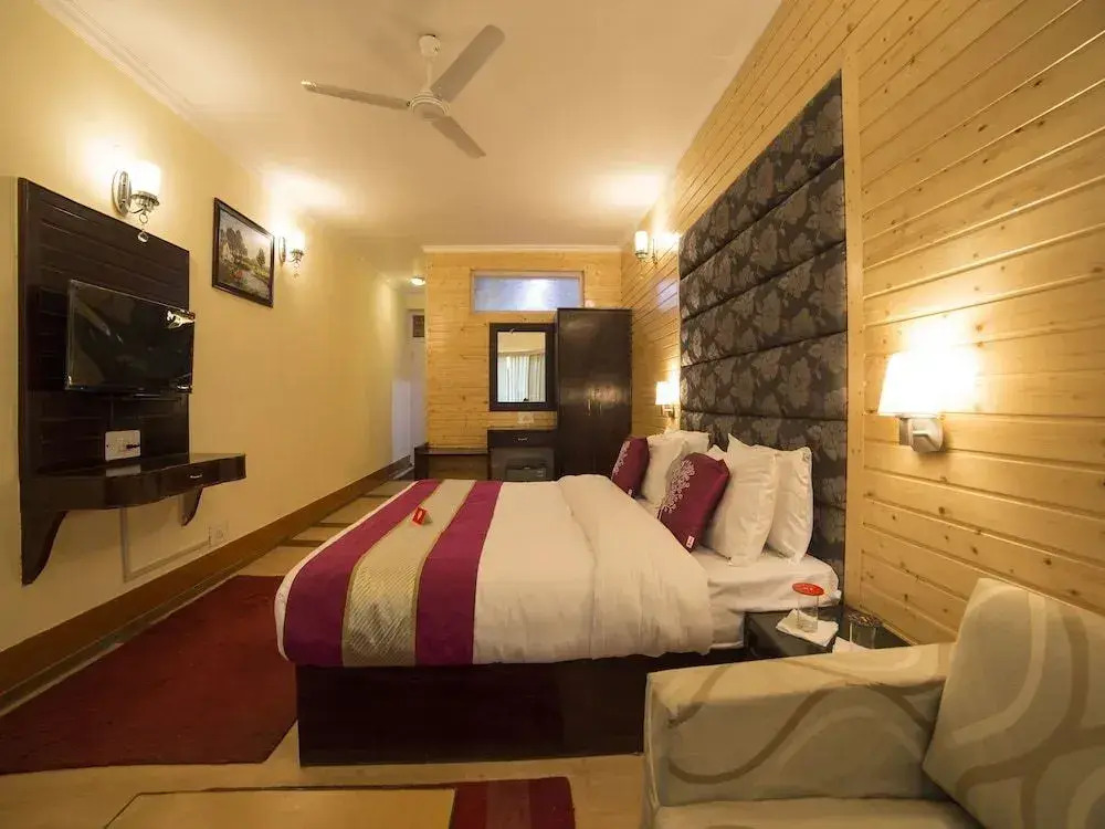OYO 5174 Hotel Pamposh