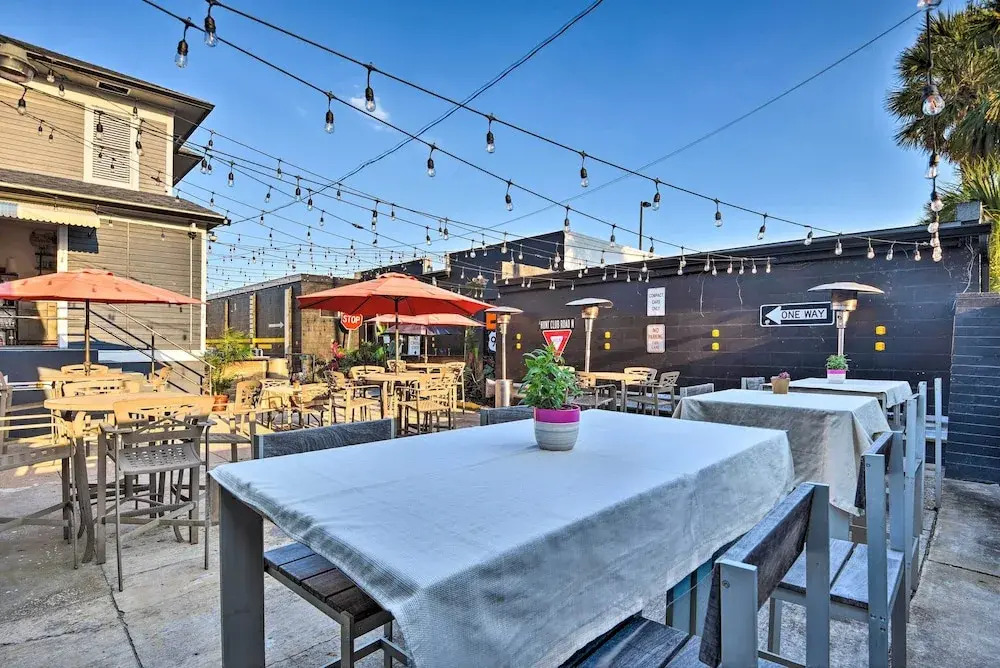 Retro-style Studio in Historic Downtown Home!