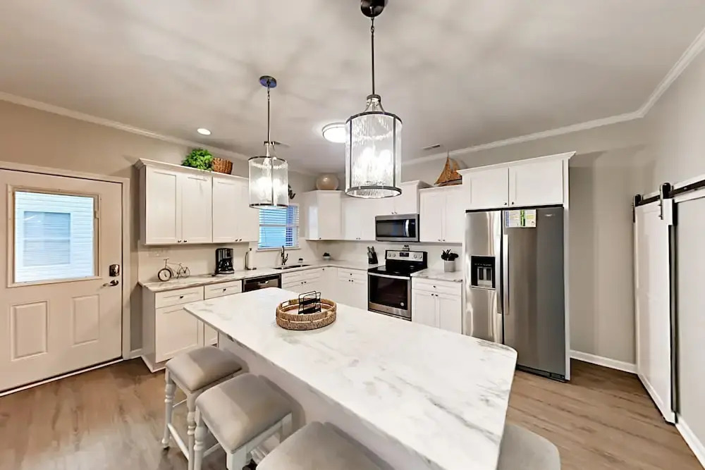 S Kings #1158 - 7 Br Home
