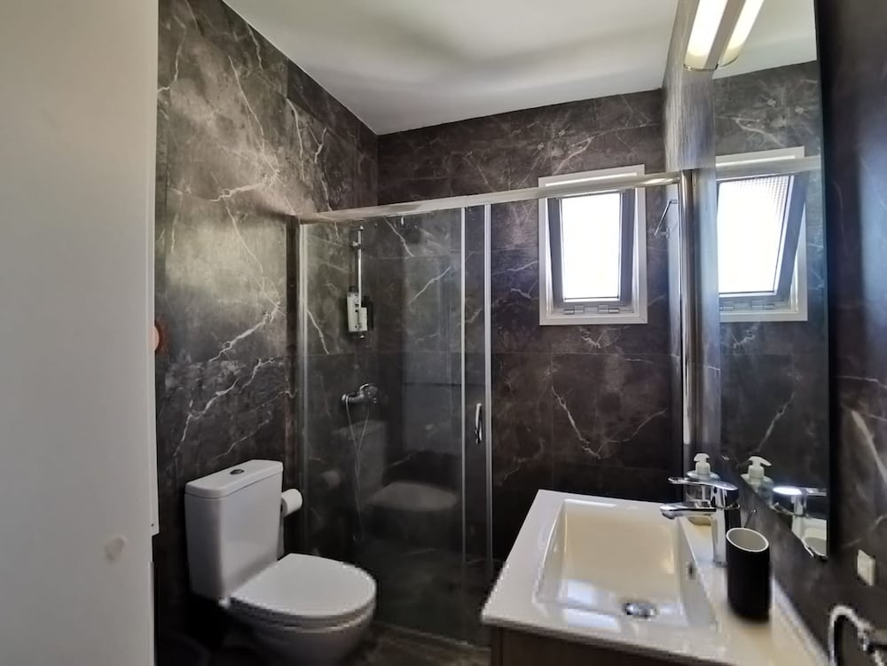 Naxou Modern Residence Staycom