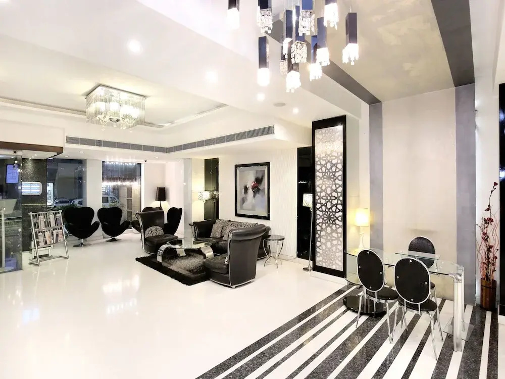OYO 15134 Hotel Downtown