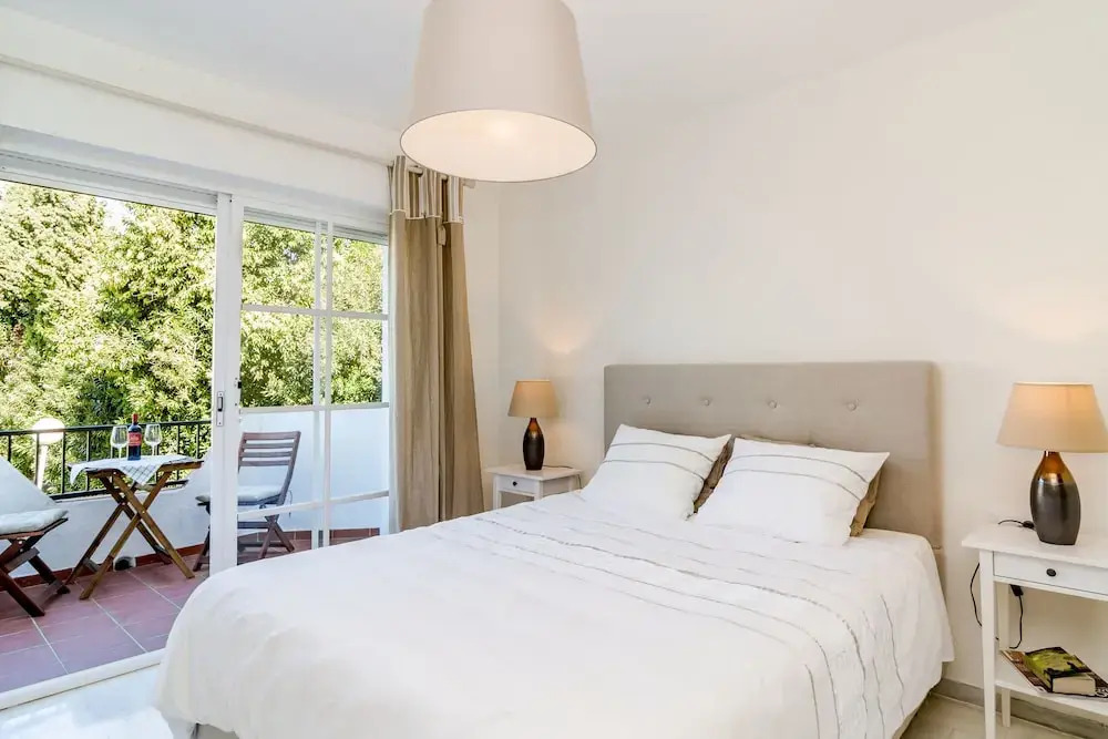 SE-Spacious townhouse in Nueva Andalucia Roomservice