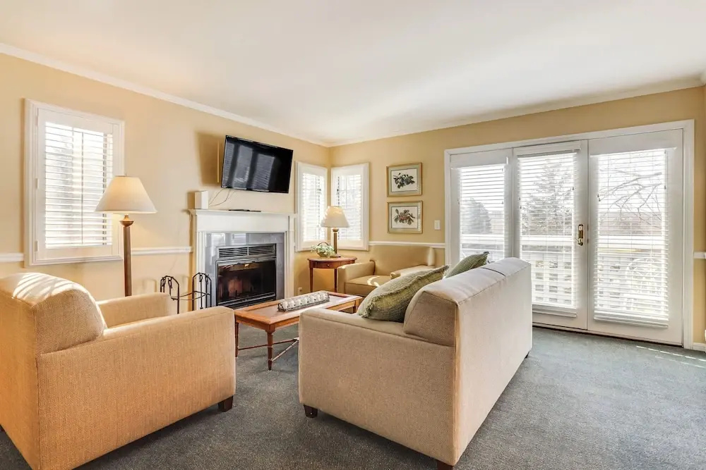 1 Mi to Mohegan Sun: Studio w/ Golf Course Views