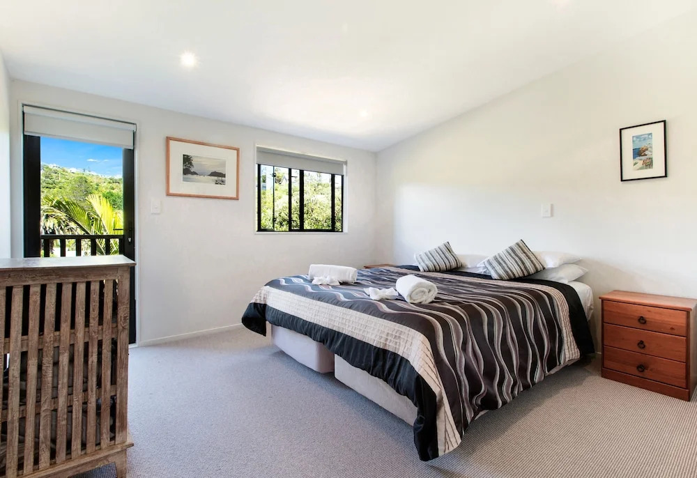 Beachfront Enclosure Bay - Waiheke Unlimited