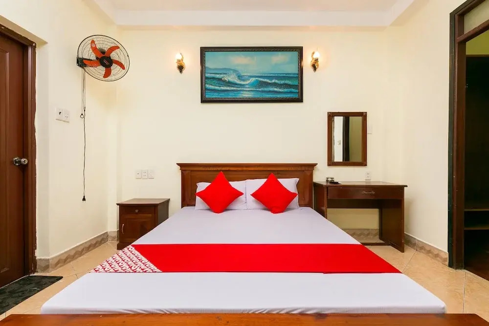 Bao Tran Hotel by OYO Rooms