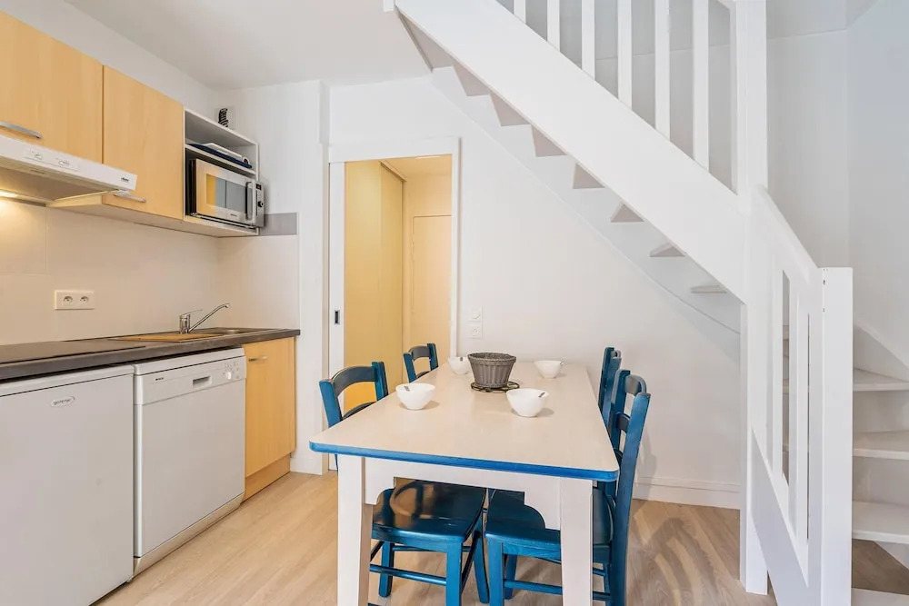 Scenic 6-person Duplex Retreat