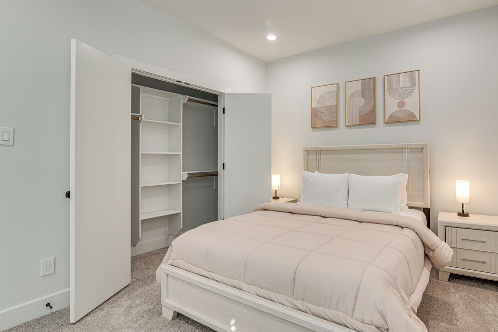 Sleek & Spacious! Prime Houston Home Near NRG
