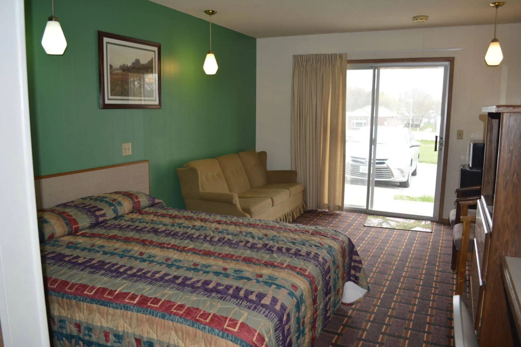 Edgetowner Motel
