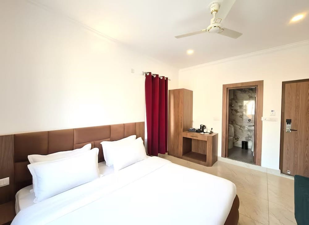 Everglow Retreat White Tulip Guest House