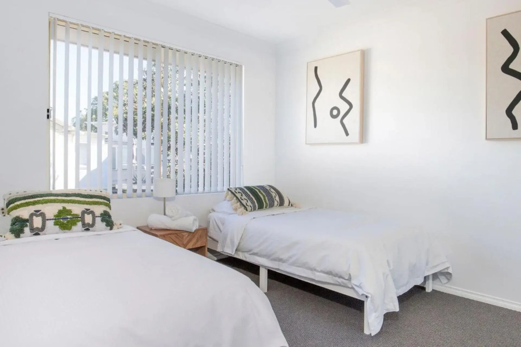 Aquamarine - modern & bright Huskisson townhouse