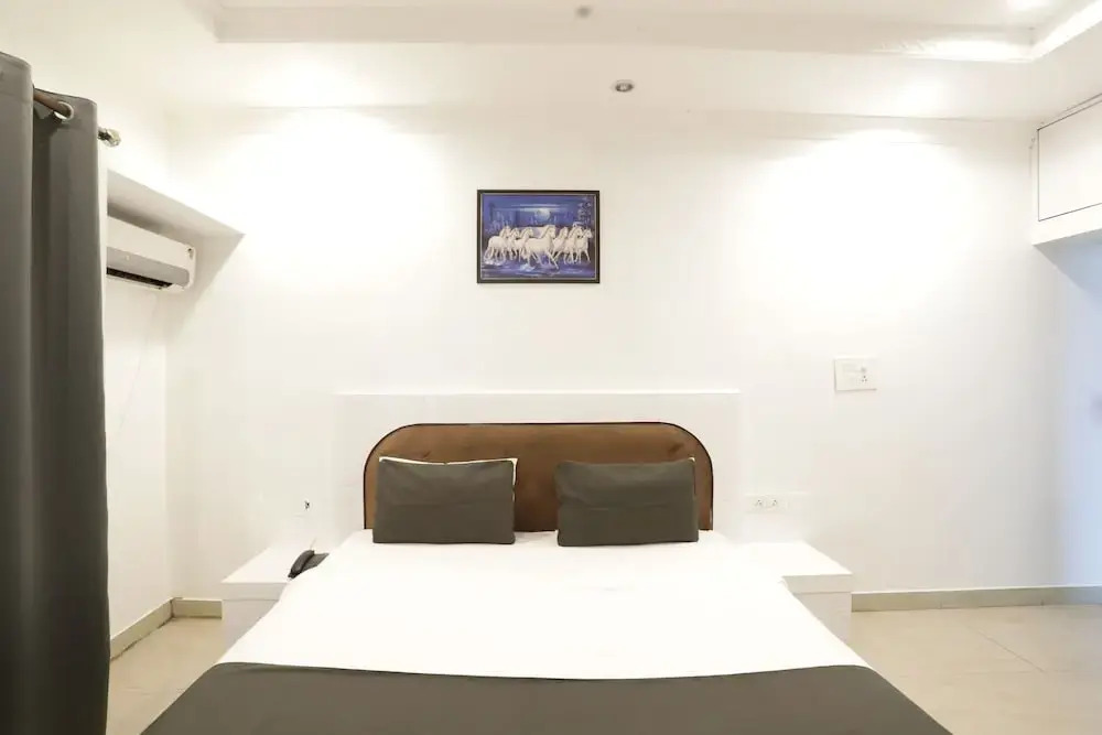 Goroomgo Hotel Hi5 Stay Bhubaneswar