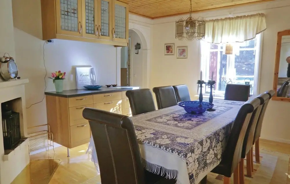 Cozy Home In Orrefors With Lake View