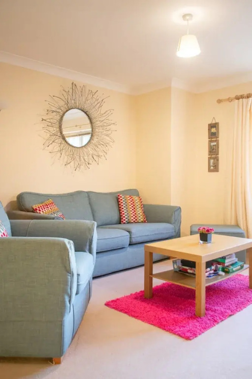 Bright 2 Bedroom Flat With Parking in Oxford