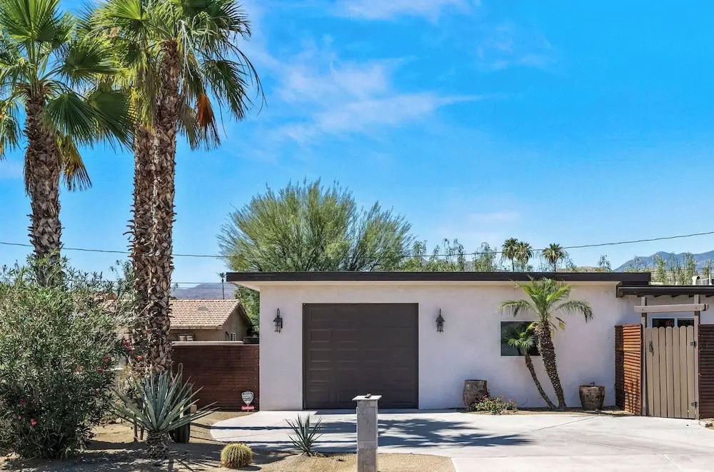 Cozy Desert Bungalow