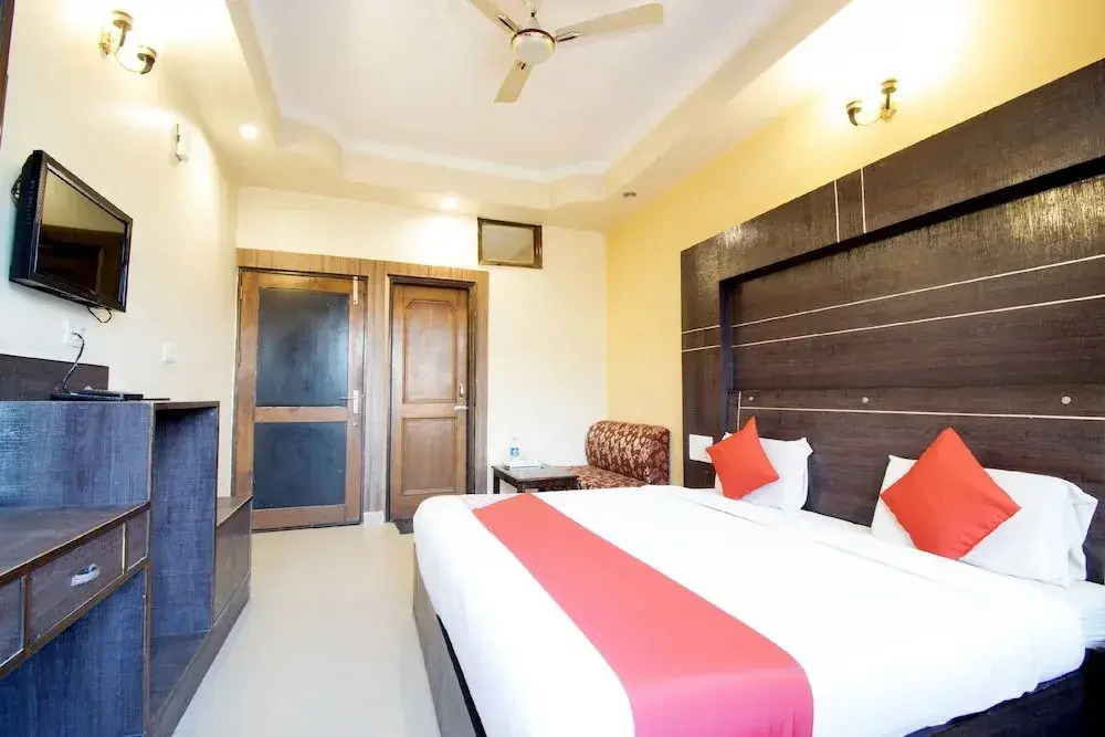 OYO 17109 Hotel Vipul Palace