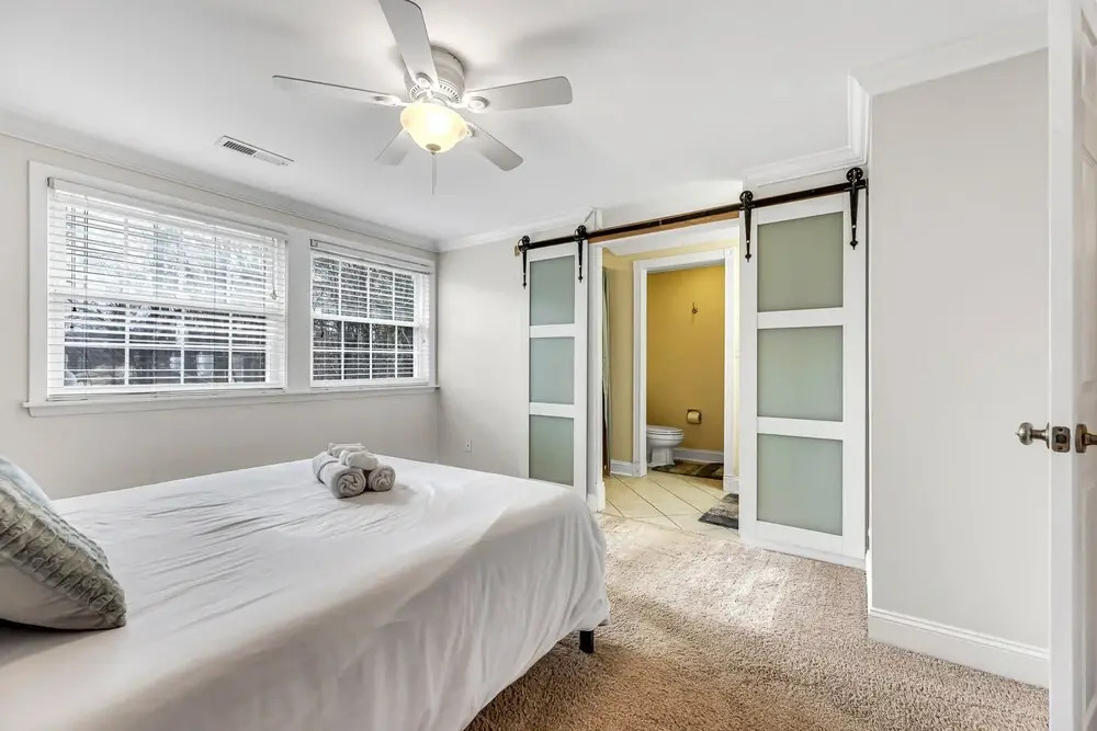 Stylish, spacious Uptown Condo! Perfect for large families and groups! Private patio! Minutes from downtown and airport!
