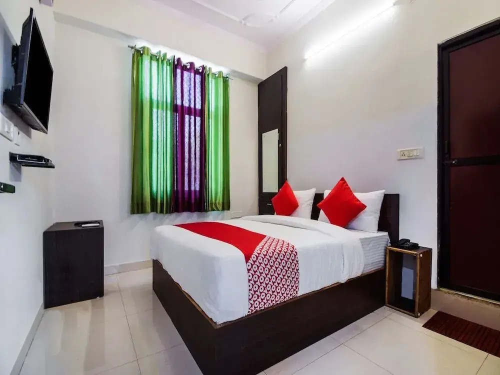 OYO 23492 Hotel Blue Sapphire