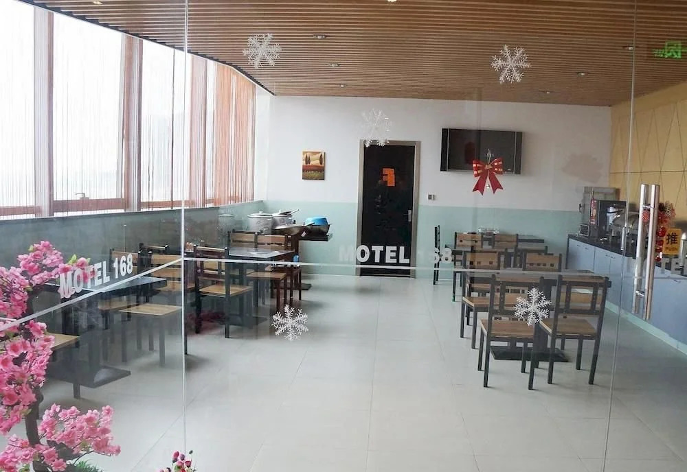 莫泰168(上海浦东惠南地铁站乐购店)