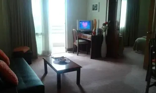 Hollywood Apartment