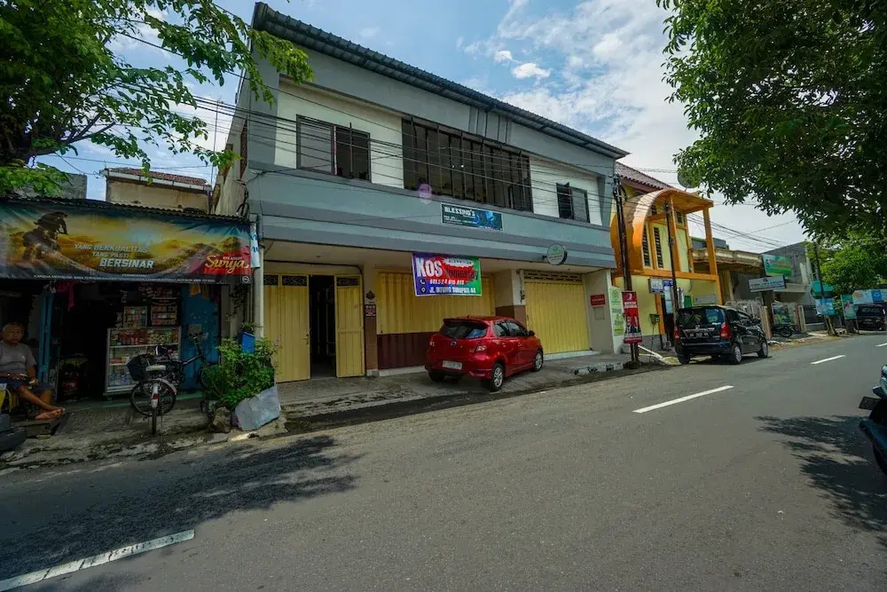 Homestay & Cafe Blessings Near Station Center Town RedPartner